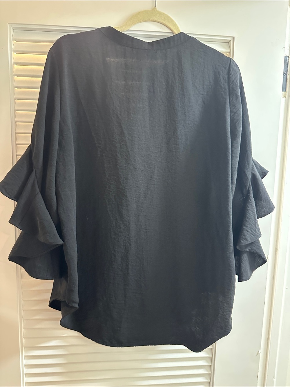 Vince Camuto Black Ruffle-Sleeve Split V-Neck Blouse - Picture 5 of 5